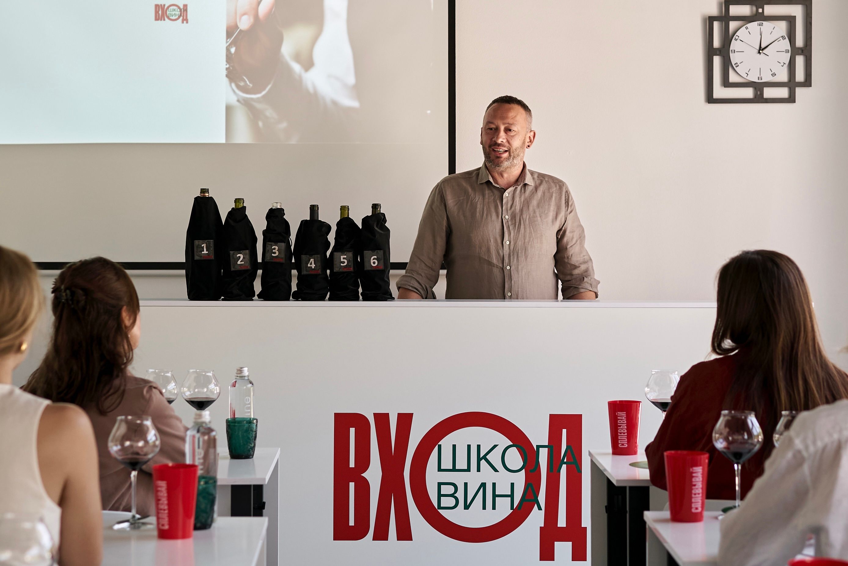 Вы же знаете, что когда речь идет о качестве, то мы жуткие зануды и перфекционисты. И наш новый проект школа вина ВХОД — не исключение.
